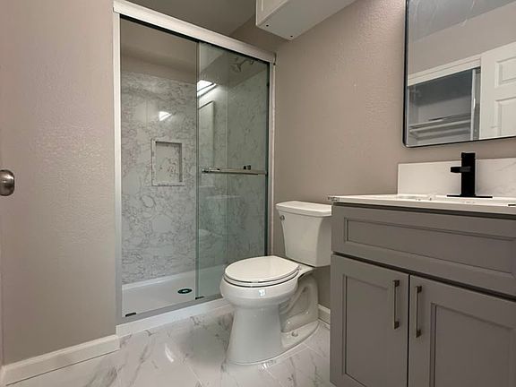5th image of 503 Hawthorn Ave #4