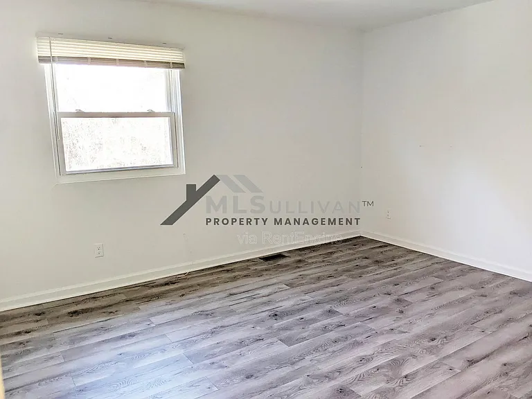1302 Marne Ave — Photo 6