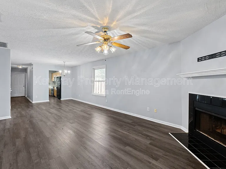 410 Tracewood Pl — Photo 3
