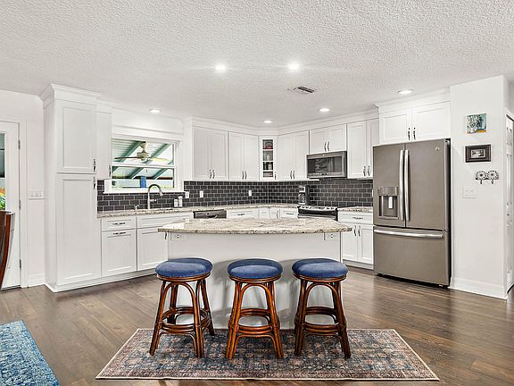 3rd image of 275 Boulevard Des Pins