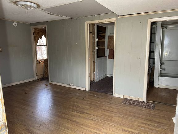 5th image of 1203 Carbon St
