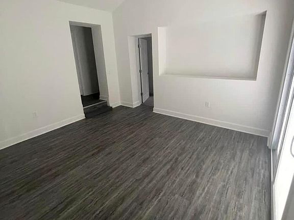 5th image of 303 W 5th St