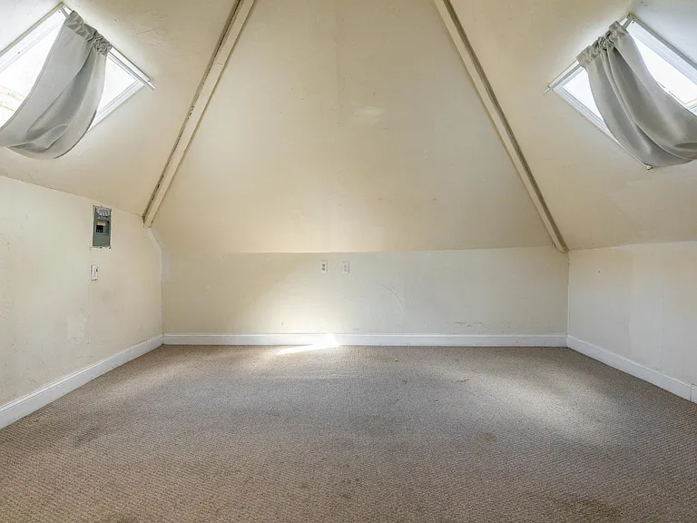 59-61 Hillside St #3L — Photo 5