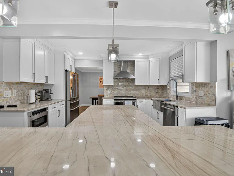 12420 Seabury Ln — Photo 14