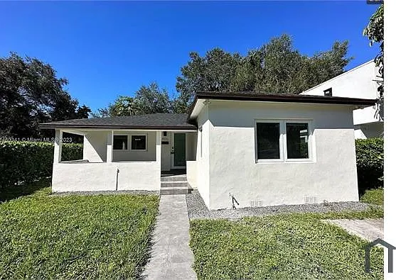 3 bed, 1035 sqft, $3,600 — Photo 2