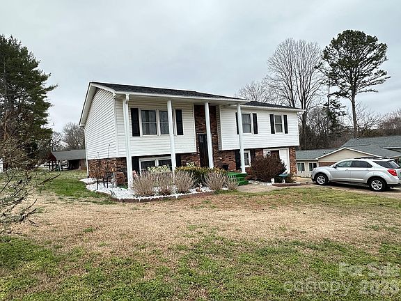 3rd image of 408 Cardinal Dr #35