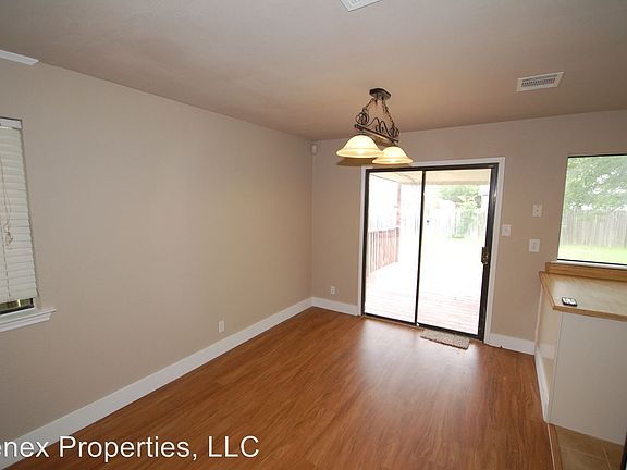 3rd image of 601 Meadowcreek Cir