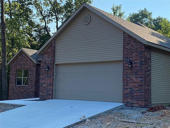 2nd image of 2 Yarrow Ln