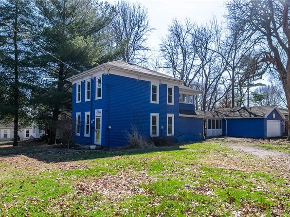 701 E 3rd St, Pana, IL 62557