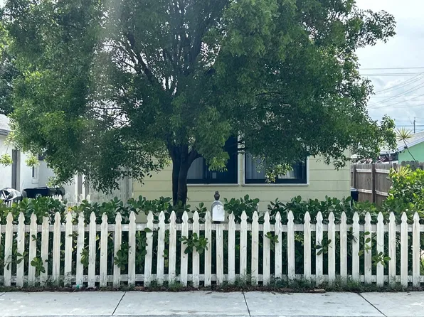 327 N H St, Lake Worth, FL 33460
