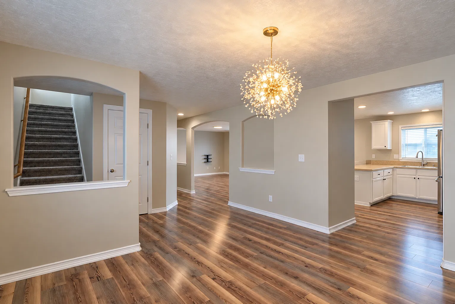 4 bed, 2.5 bath, 2016 sqft, $2,700 — Photo 4