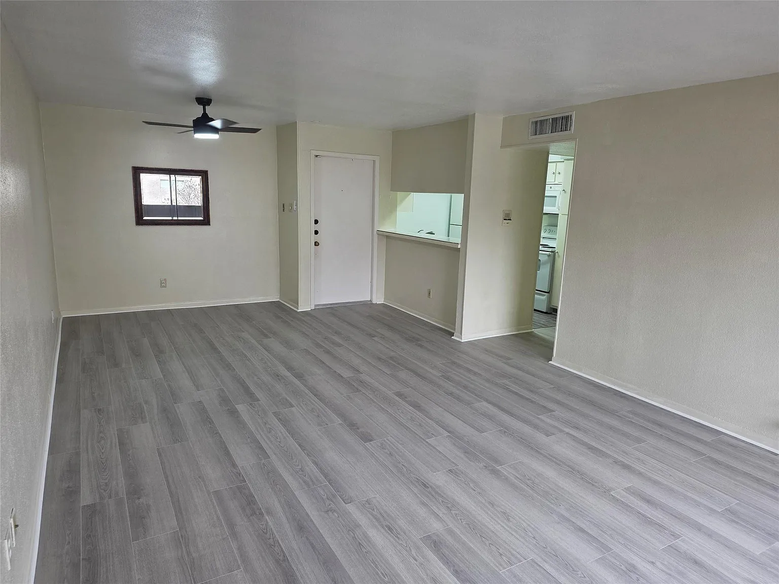 2 bed, 1.5 bath, 950 sqft, $1,345 — Photo 4