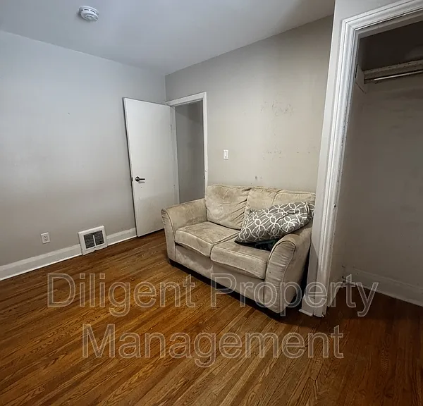 180 Dumble Ave — Photo 13