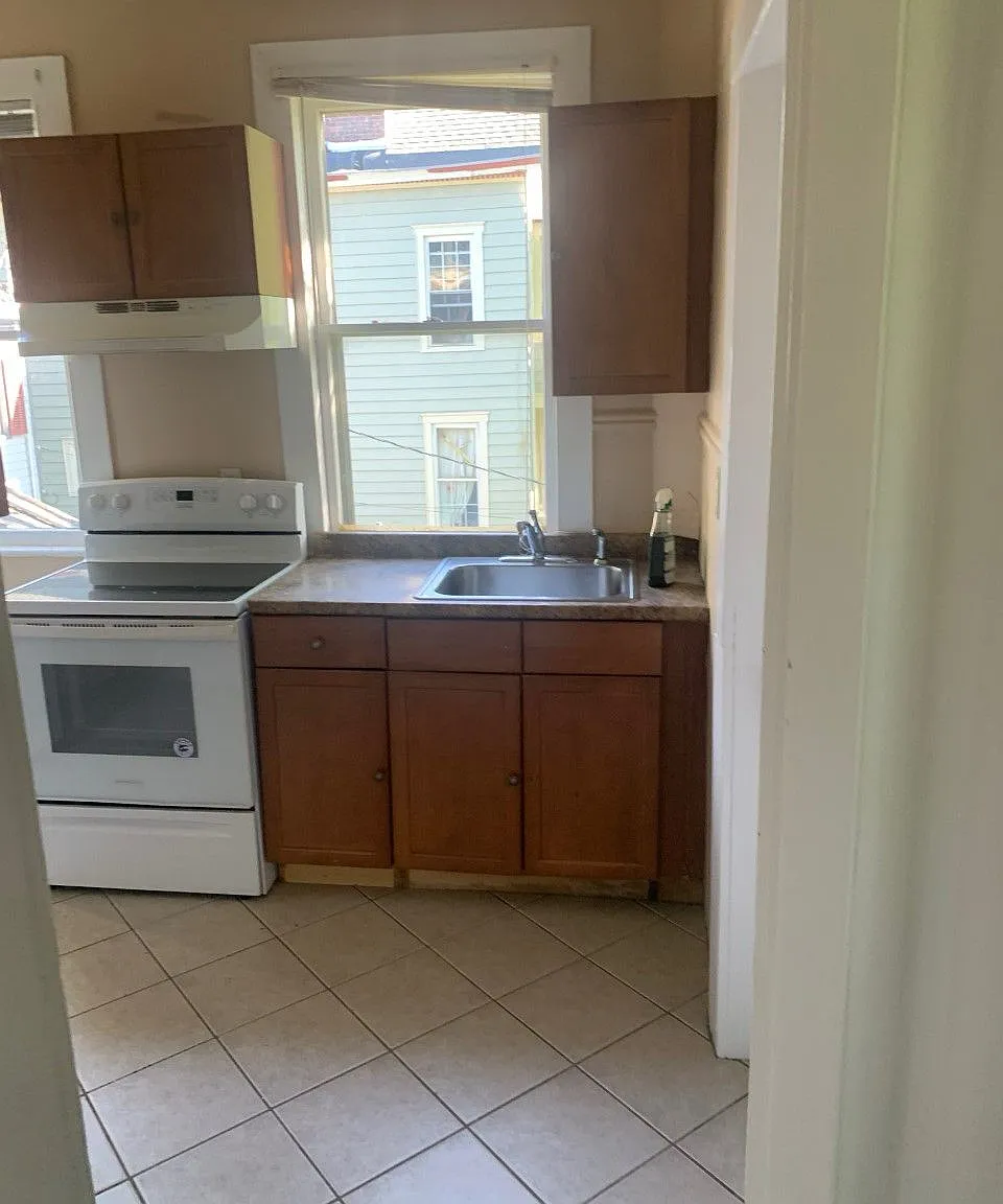 3 bed, 1050 sqft, $1,950 — Photo 3