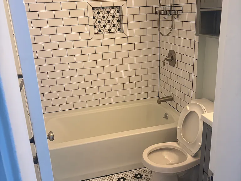316 1/2 Webster Ave #2 — Photo 8