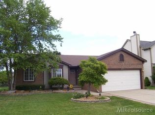 25657 Briar Towne Blvd, Chesterfield, MI