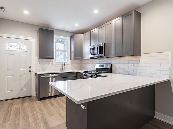 2nd image of 1725 N Honore St #2E