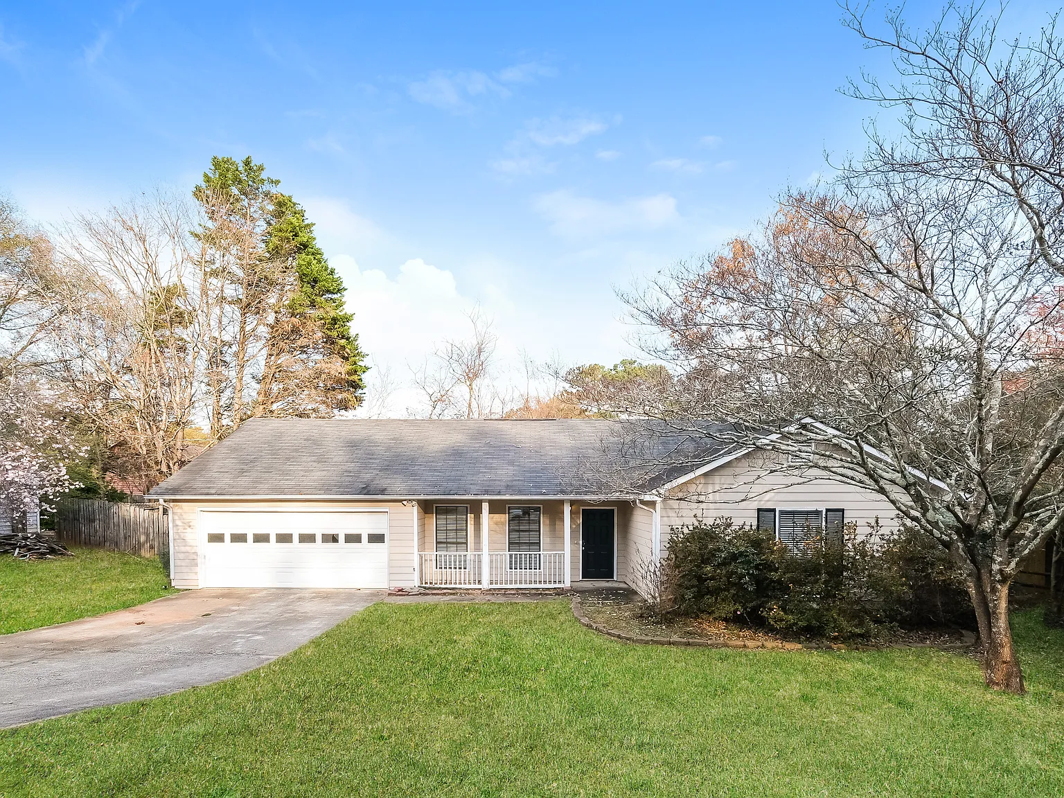 3 bed, 2.0 bath, 1557 sqft, $1,745 — Photo 1
