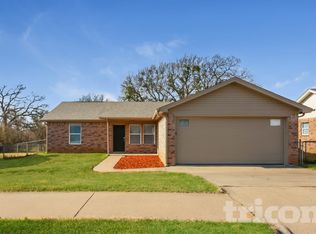213 Dean Ct, Granbury, TX 76049