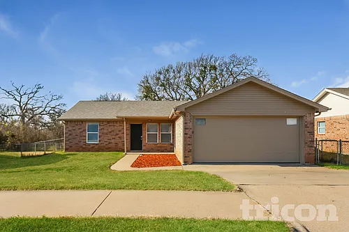 213 Dean Ct Photo 1