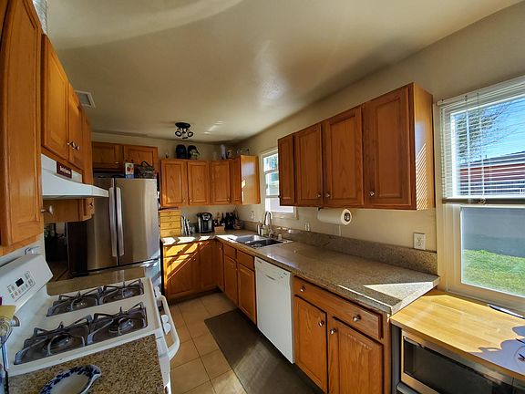 3rd image of 4022 W 176th St