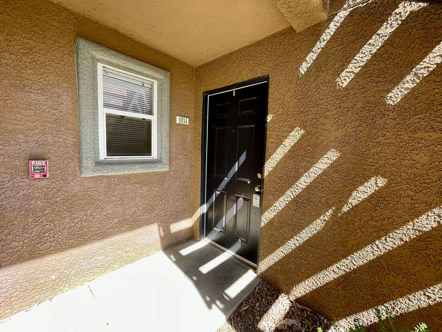 Upgraded Condo Available! Gated Community 1 Bedroom! — Photo 2