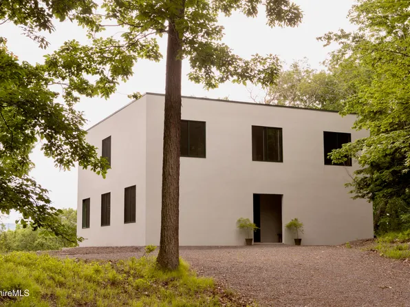 49 Sky Top Rd, Copake, NY 12516