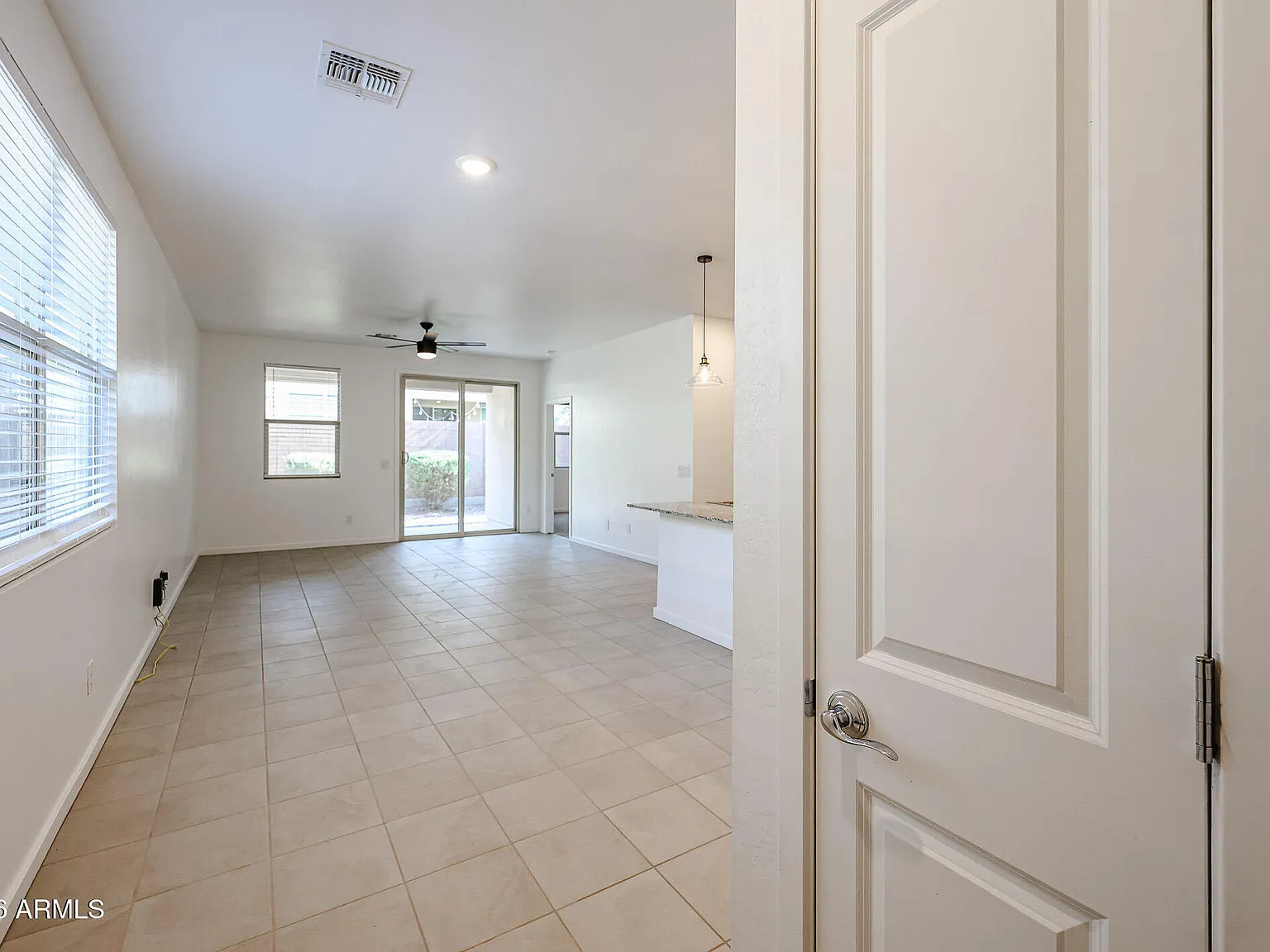3 bed, 2.0 bath, 1324 sqft, $2,000 — Photo 3