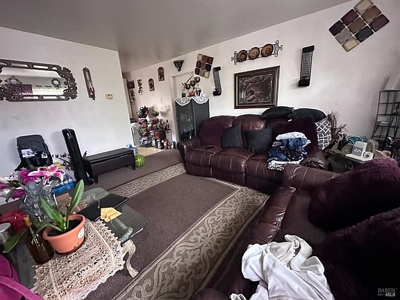5th image of 2721 Victoria Dr