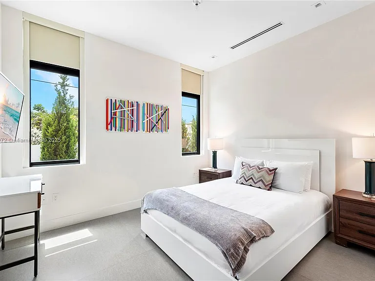 1400 Bayview Dr — Photo 34