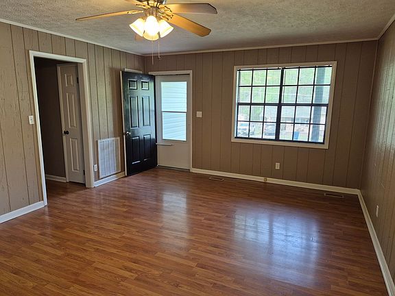 3rd image of 119 Southmoor Cir