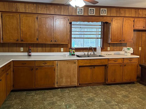 3rd image of 145 Jones St