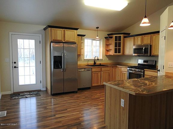 3rd image of 780 S Park Pl