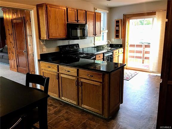 3rd image of 6103 Clover Ln
