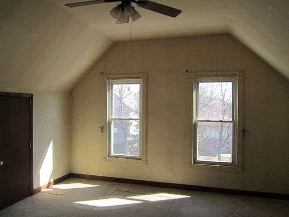 4th image of 4042 Prescott Ave
