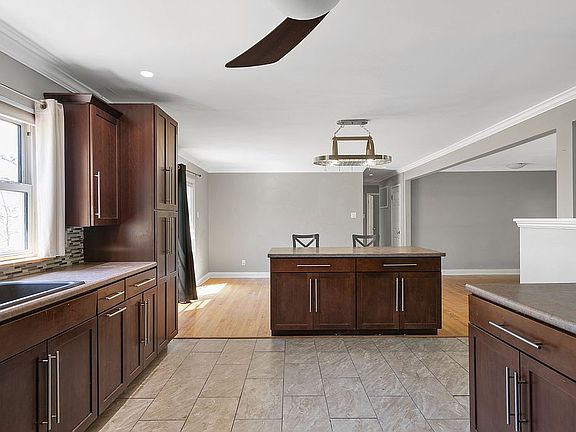 5th image of 1025 Orchard Lakes Dr