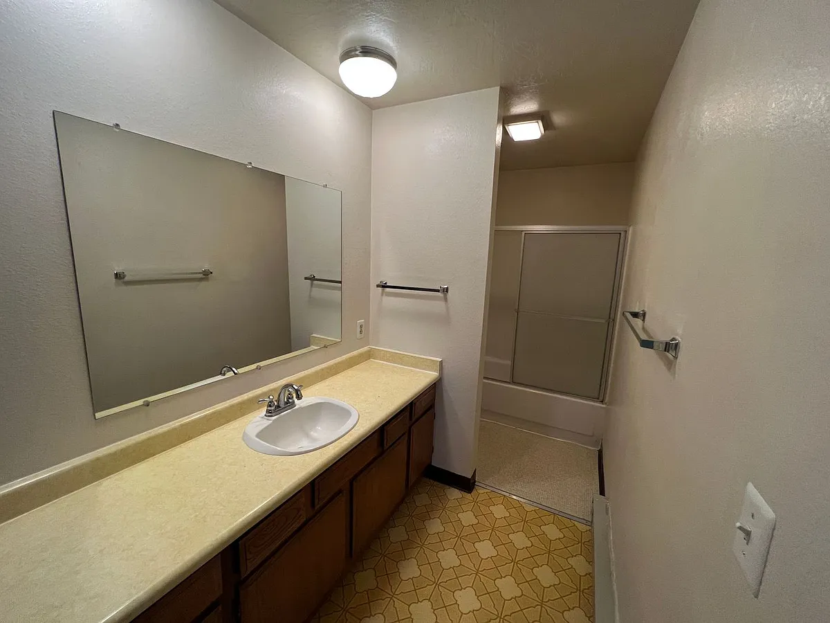 Building Photo - 2314 Hillview Ct
