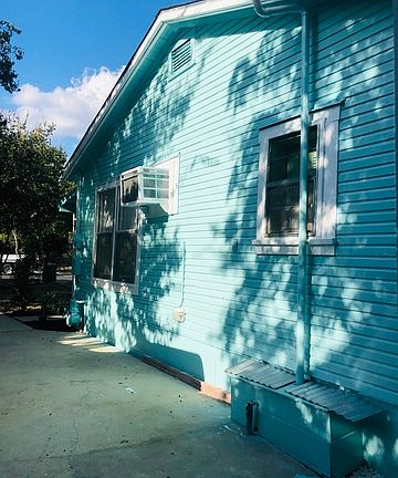 3rd image of 142 Holly St