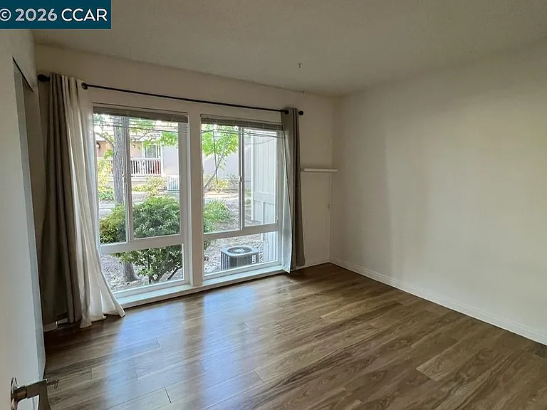 438 Ridgeview Dr — Photo 8