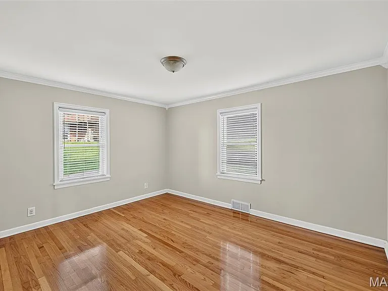 105 N Elm St — Photo 17