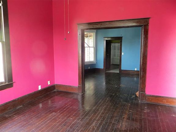 5th image of 3902 Bernardo De Galvez Ave