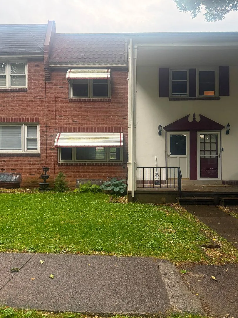 West Reading, 3 BR with finished lower level, off street parking & Central Air available now! — Photo 1