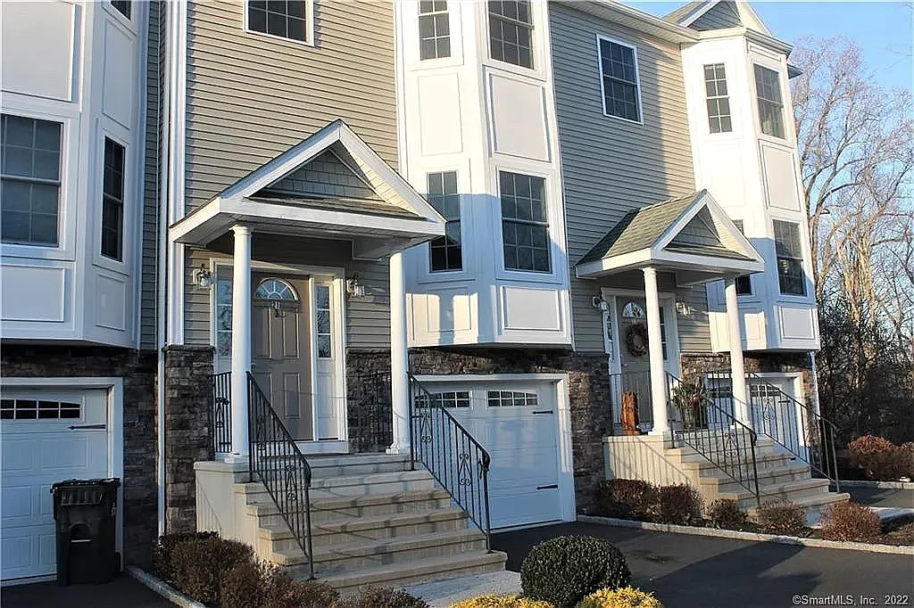 3 bed, 2.5 bath, 1480 sqft, $2,492 — Photo 3