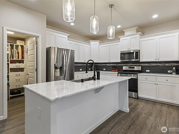 2nd image of 5209 Junco Court NE