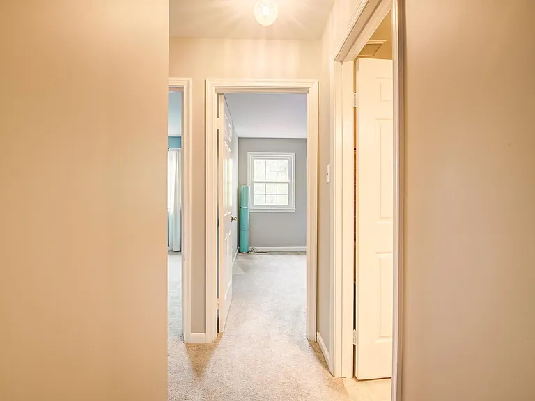 7112 Lake Cove Dr — Photo 32