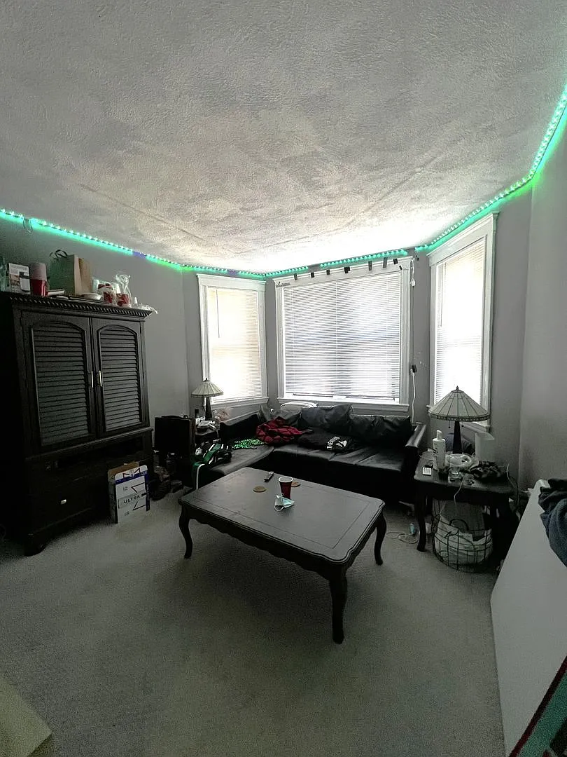 No Brokers Fee, Heat, Hot Water Included, Parking Included, Laundry on a Site — Photo 4