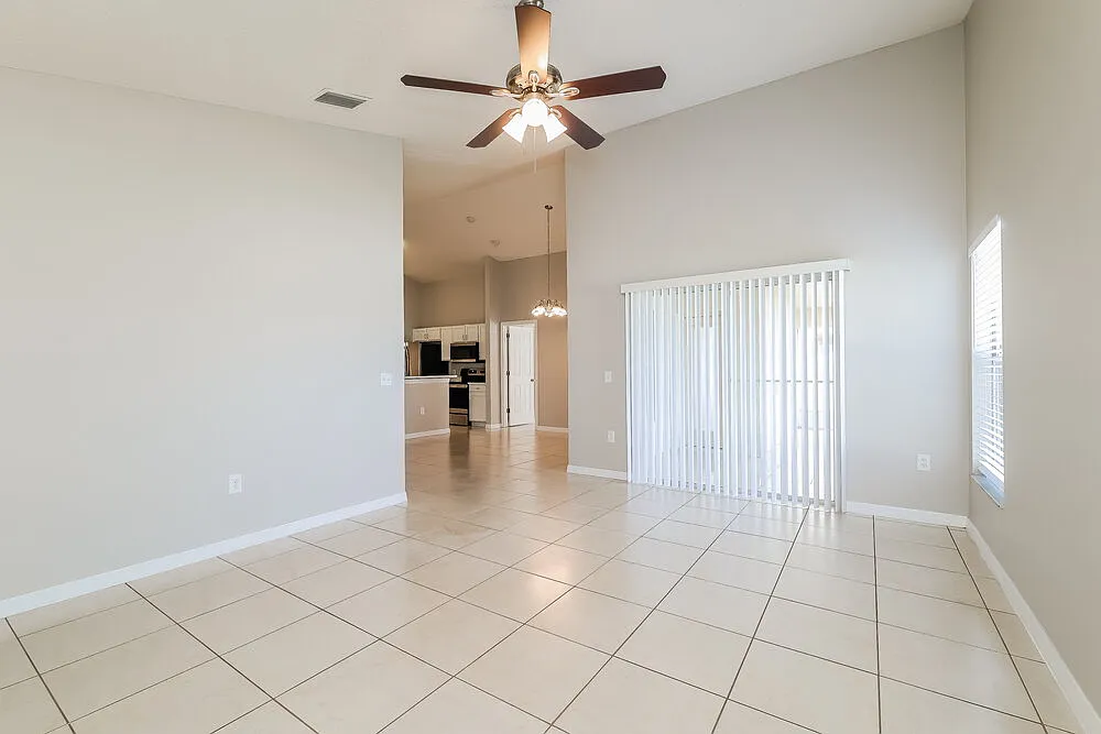 4 bed, 2.0 bath, 1681 sqft, $2,035 — Photo 4