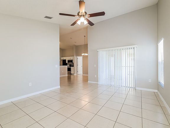 4th image of 431 Peppermill Cir