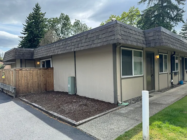 Woodshire Apartments — Photo 26