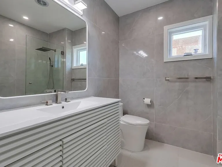 1318 S Longwood Ave — Photo 28